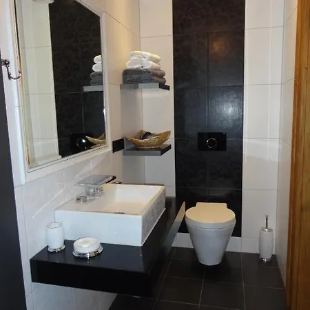 Schwarzwaldbahnhof 3* لوفنغن