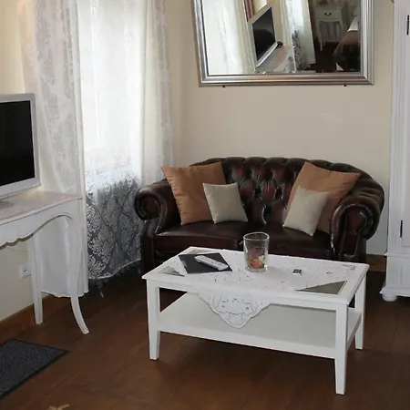 Schwarzwaldbahnhof بيت ضيافة لوفنغن