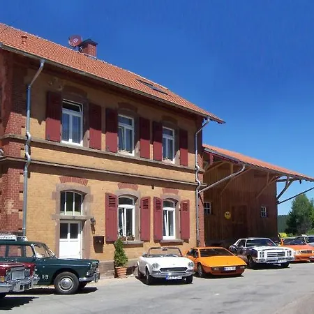 Schwarzwaldbahnhof بيت ضيافة لوفنغن