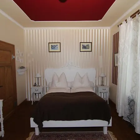 بيت ضيافة Schwarzwaldbahnhof لوفنغن